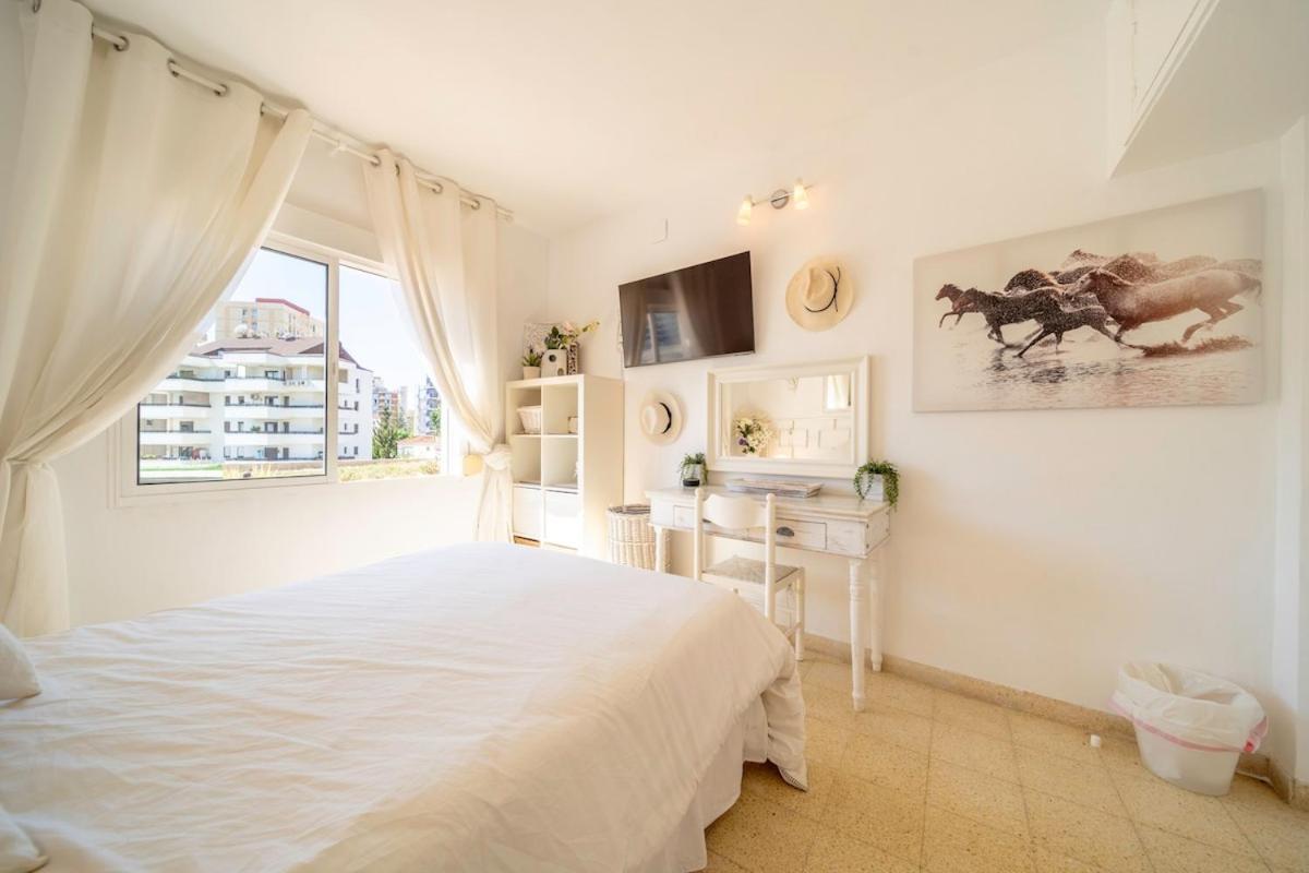 Sun-drenched, Sea-view With Giant Patio! Appartement Fuengirola