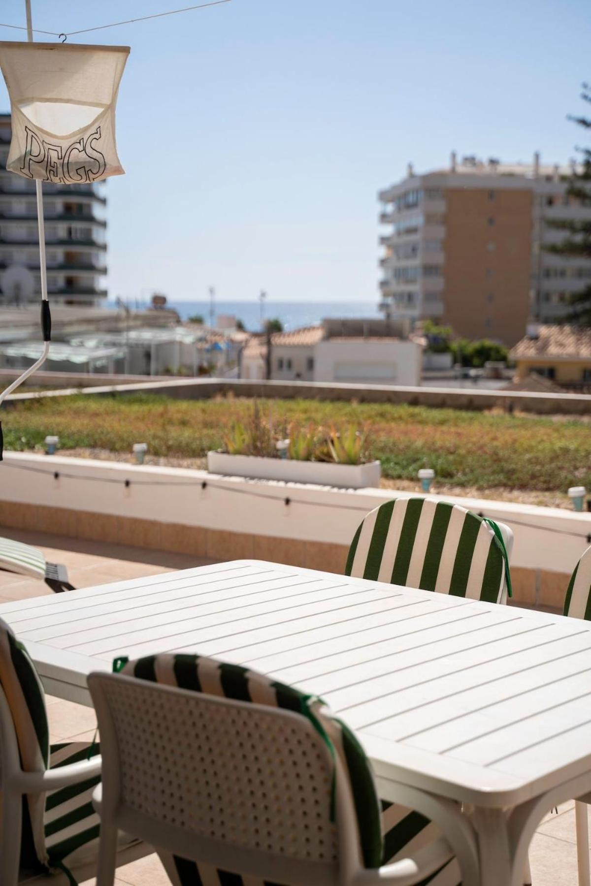 Sun-drenched, Sea-view With Giant Patio! Appartement *