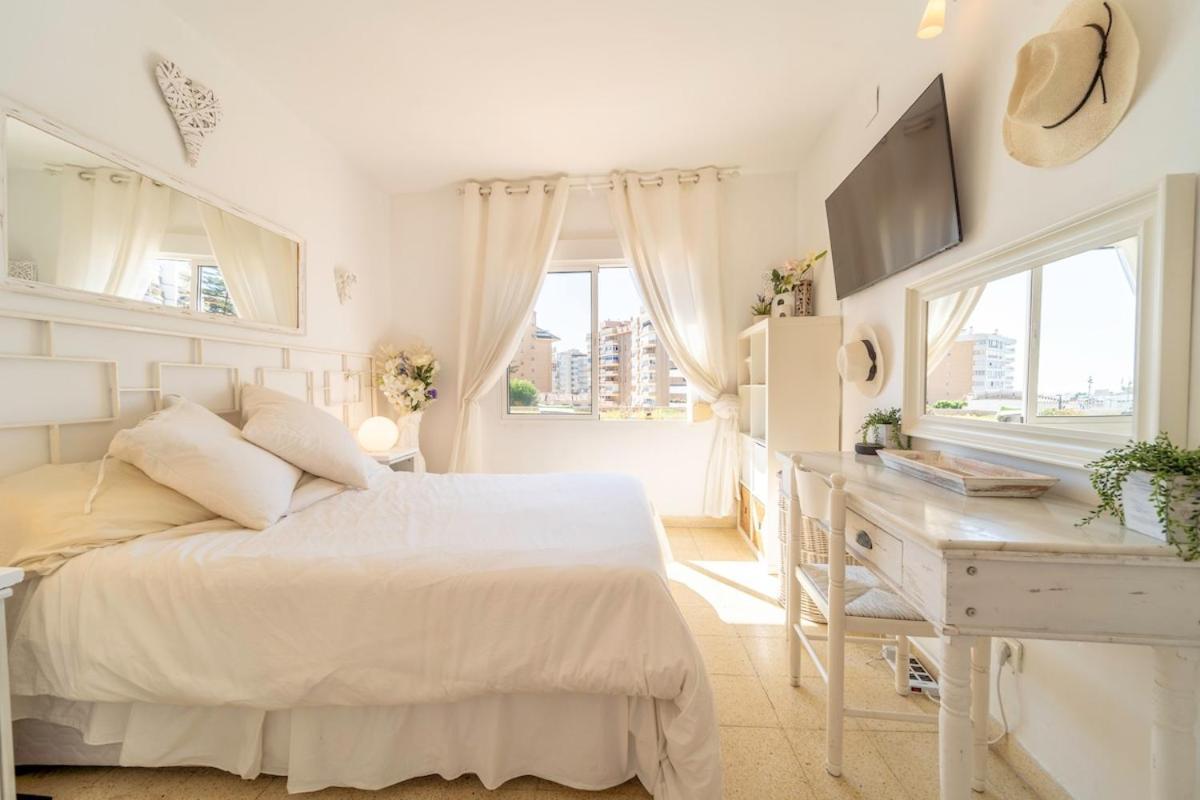 Sun-drenched, Sea-view With Giant Patio! * Fuengirola