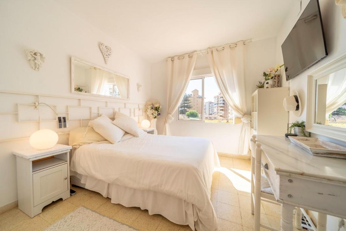 Sun-drenched, Sea-view With Giant Patio! Appartement Fuengirola